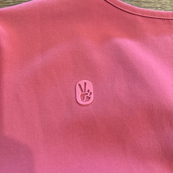 FIGS Limited Edition Quartz Breast Cancer Pink Small Catarina One Pocket - Picture 6 of 7